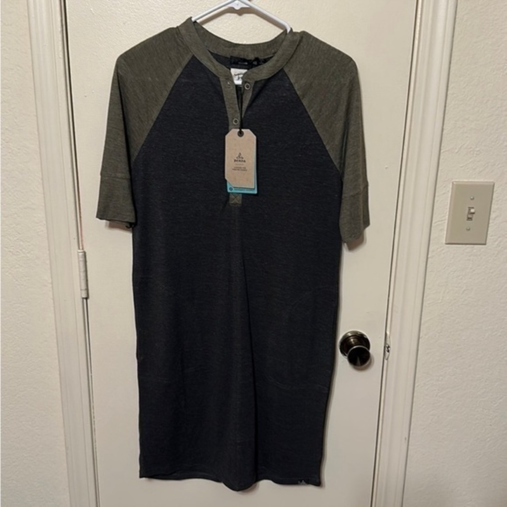 NWT - Prana Women’s T-Shirt Cozy Up  Henley Dress Hybrid (Charcoal Heather / XS)